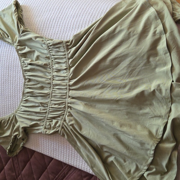 Windsor Olive Off-Shoulder Romper - Picture 6 of 6